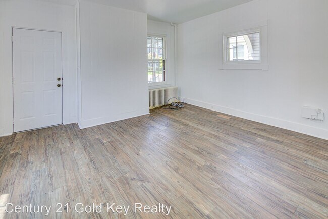 Building Photo - 3 br, 1 bath House - 130 W Main Street