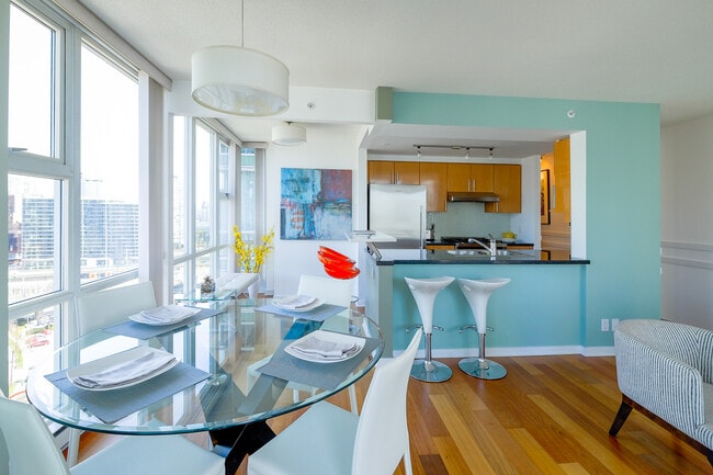 Building Photo - 1906-1077 Marinaside