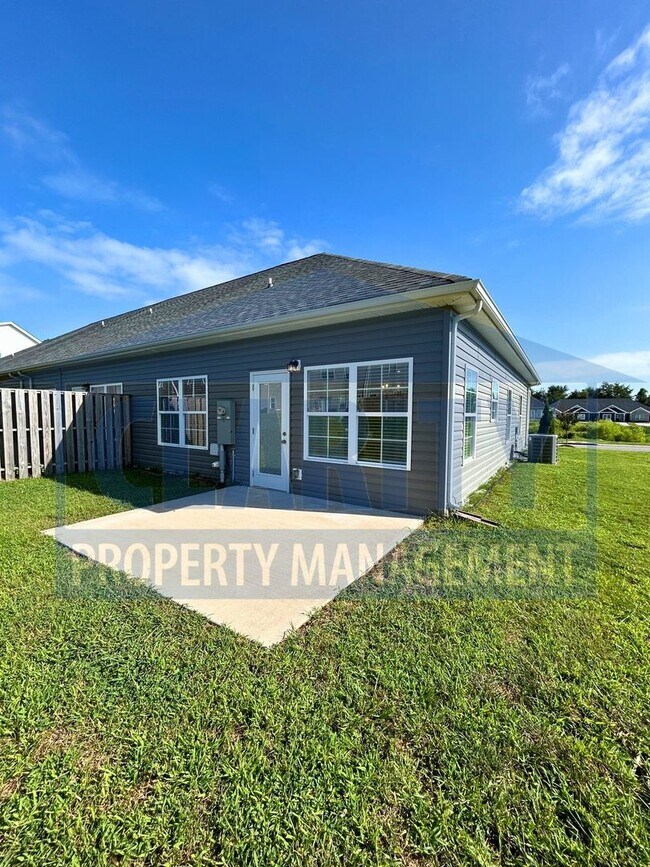 Foto del edificio - Modern two bedroom townhome!