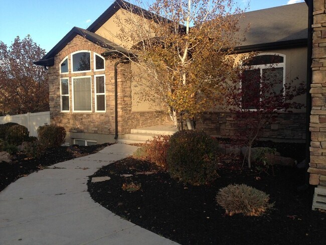 Building Photo - 6 Bedroom Dream Home In South Jordan