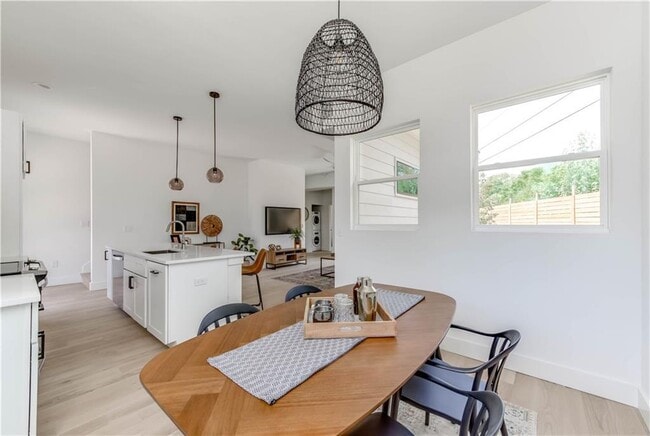 Building Photo - 4800 Vinson Dr