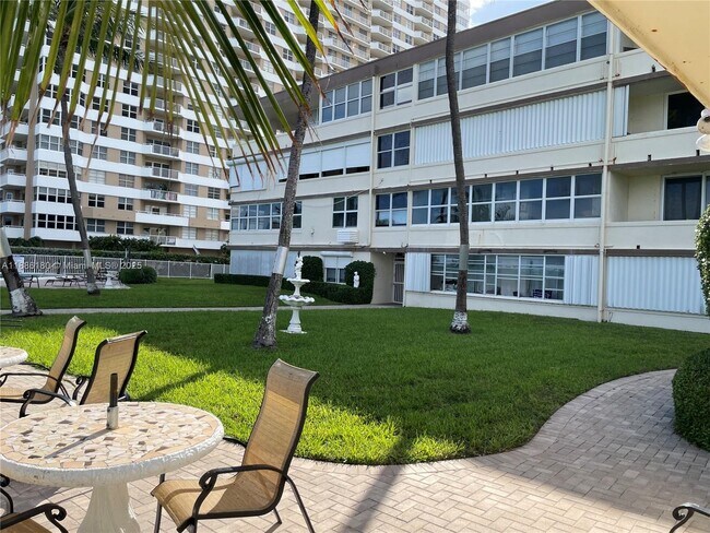 Foto del edificio - 1936 S Ocean Dr