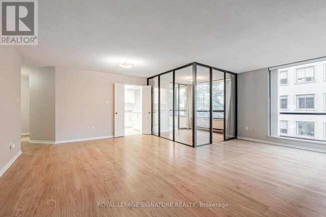 Photo du bâtiment - 280 Simcoe St