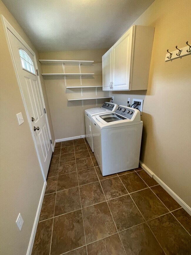 Building Photo - Super Cute 2 Bedroom 1.5 bath home for Rent!