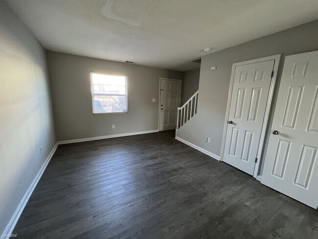 Building Photo - 2 br, 1.5 bath House - 1825 Merritt Dr Apt C