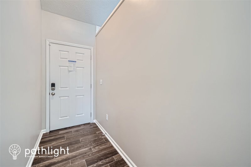 Foto principal - 1454 Walnut Log Place