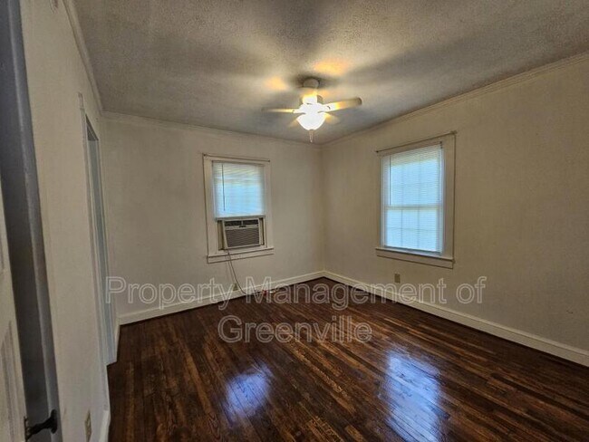 Foto del edificio - 411 Tanner Rd
