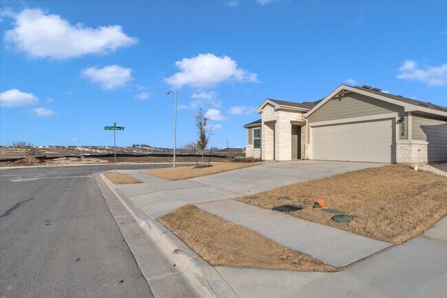 Foto del edificio - 5028 Hazelnut Ln