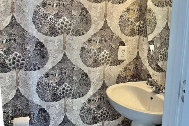 Building Photo - 2484 Westwind Blvd