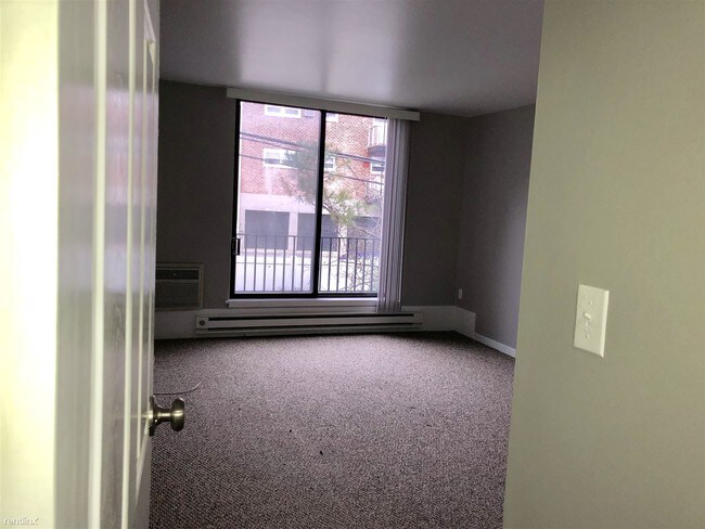 Building Photo - 116 Strawberry Hill Ave
