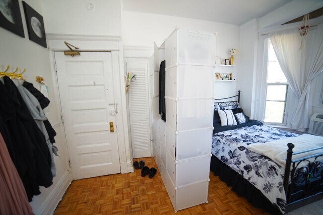 Foto del edificio - 2800 N Pine Grove Ave