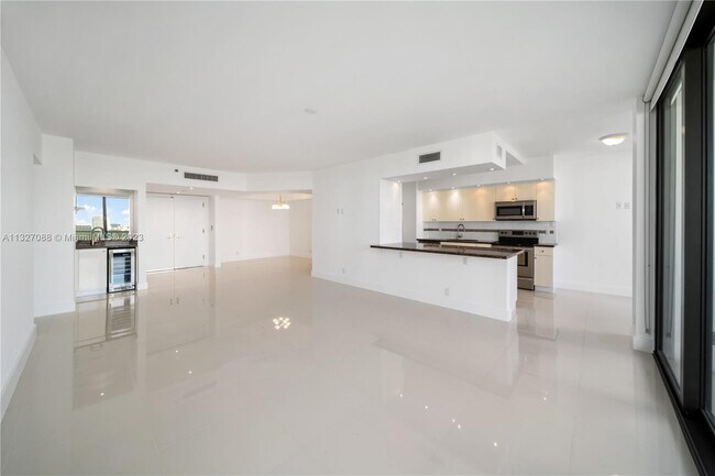 Building Photo - 20281 E Country Club Dr