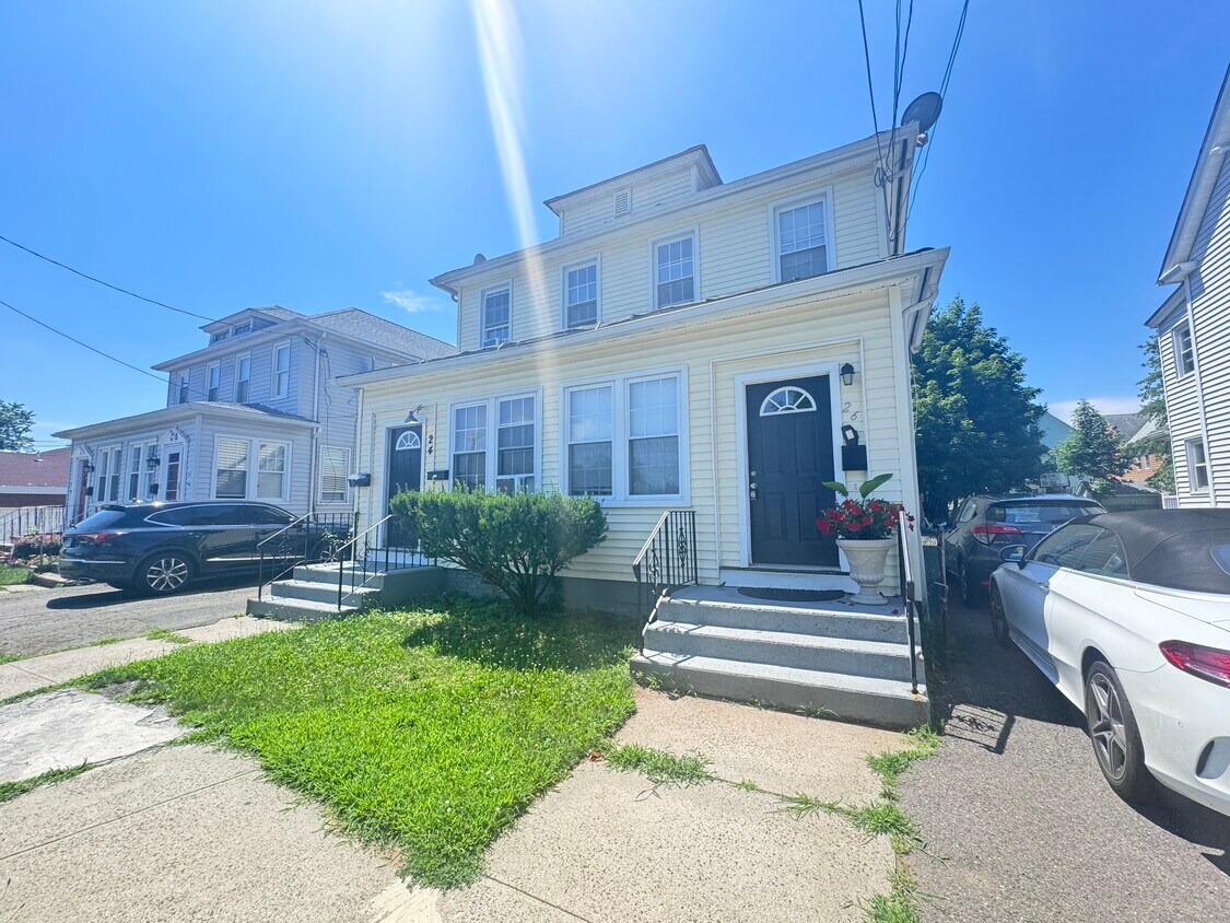 26 Bradley Ave, Hamden, CT 06514 Room for Rent in Hamden, CT