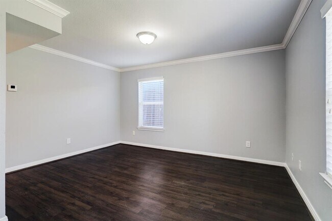 Foto del edificio - 1600 W T C Jester Blvd