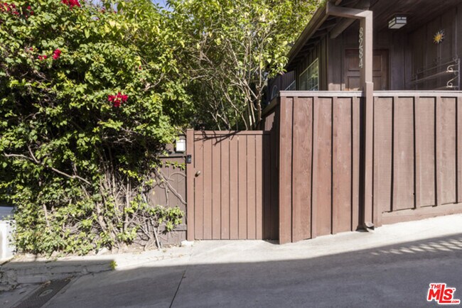 Foto del edificio - 8284 Kirkwood Dr