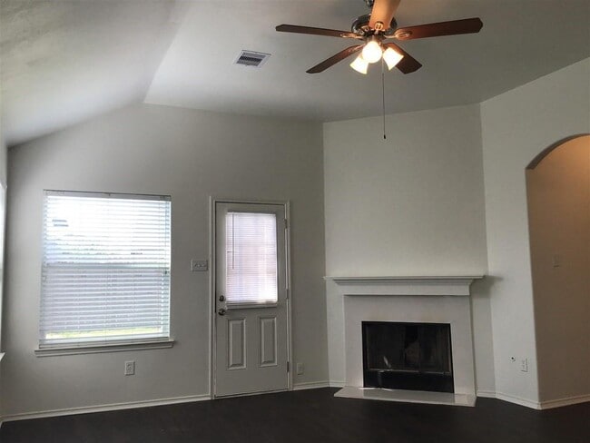 Building Photo - 7702 Summer Dale Dr