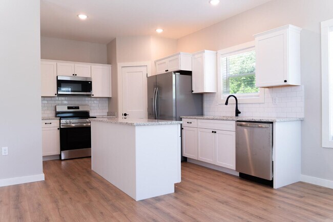 Foto del edificio - 406 Hideaway Ridge Cir