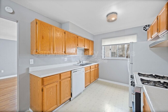 Building Photo - 5520 Bosworth Pl