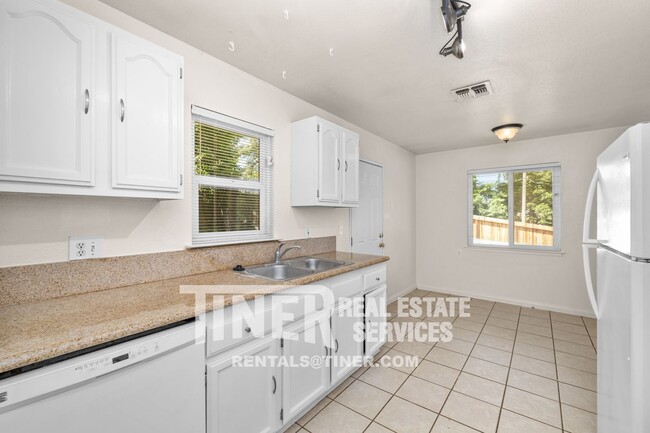 Foto del edificio - Charming Old Fair Oaks Duplex!