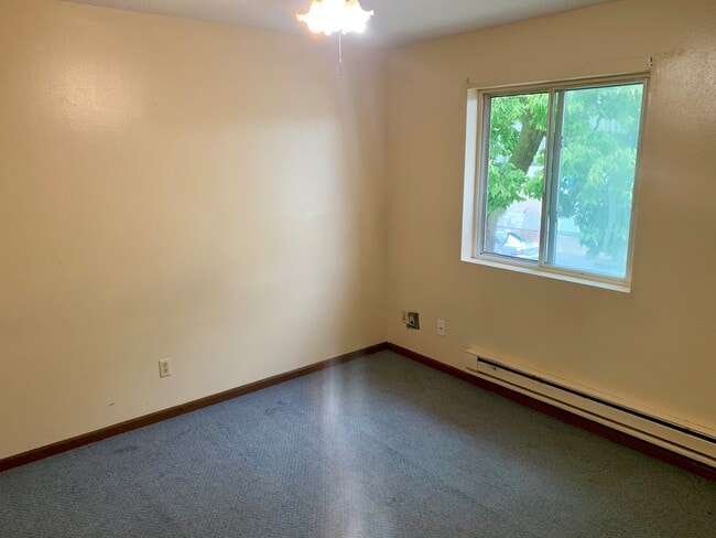 Building Photo - 1411 Caledonia St