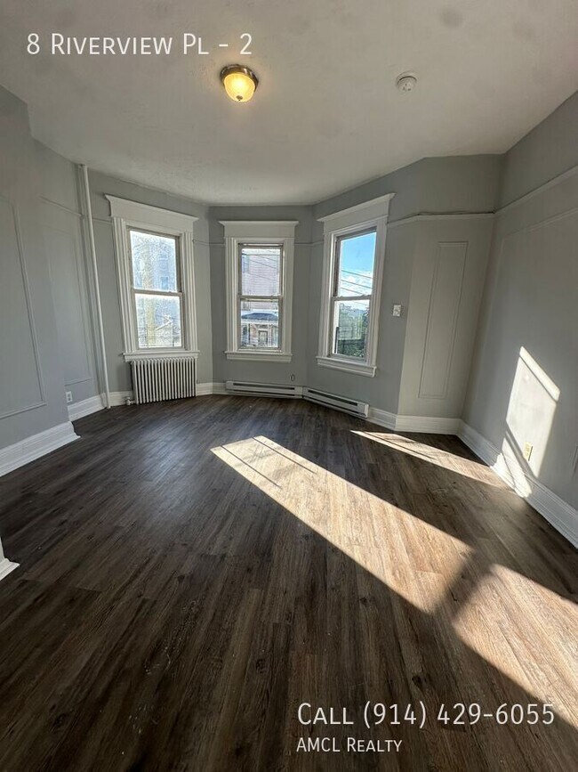 Building Photo - 8 Riverview Pl