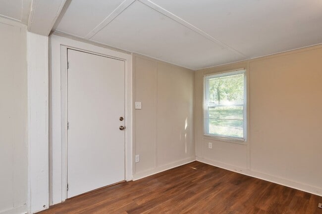 Building Photo - Newly Renovated Beauty in Pinson!