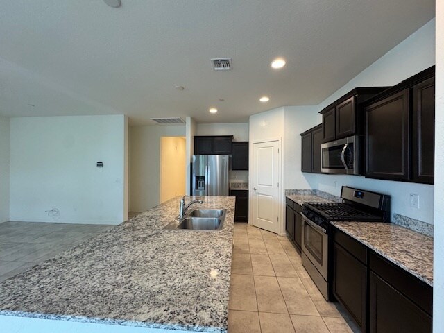 Foto del edificio - 21415 W Holly St