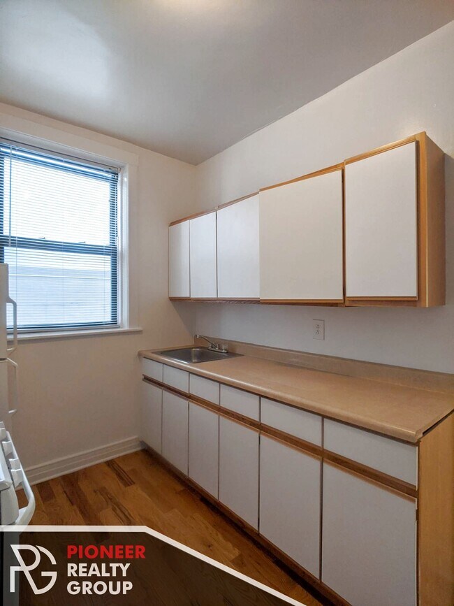 Foto del edificio - 813 W Waveland Ave