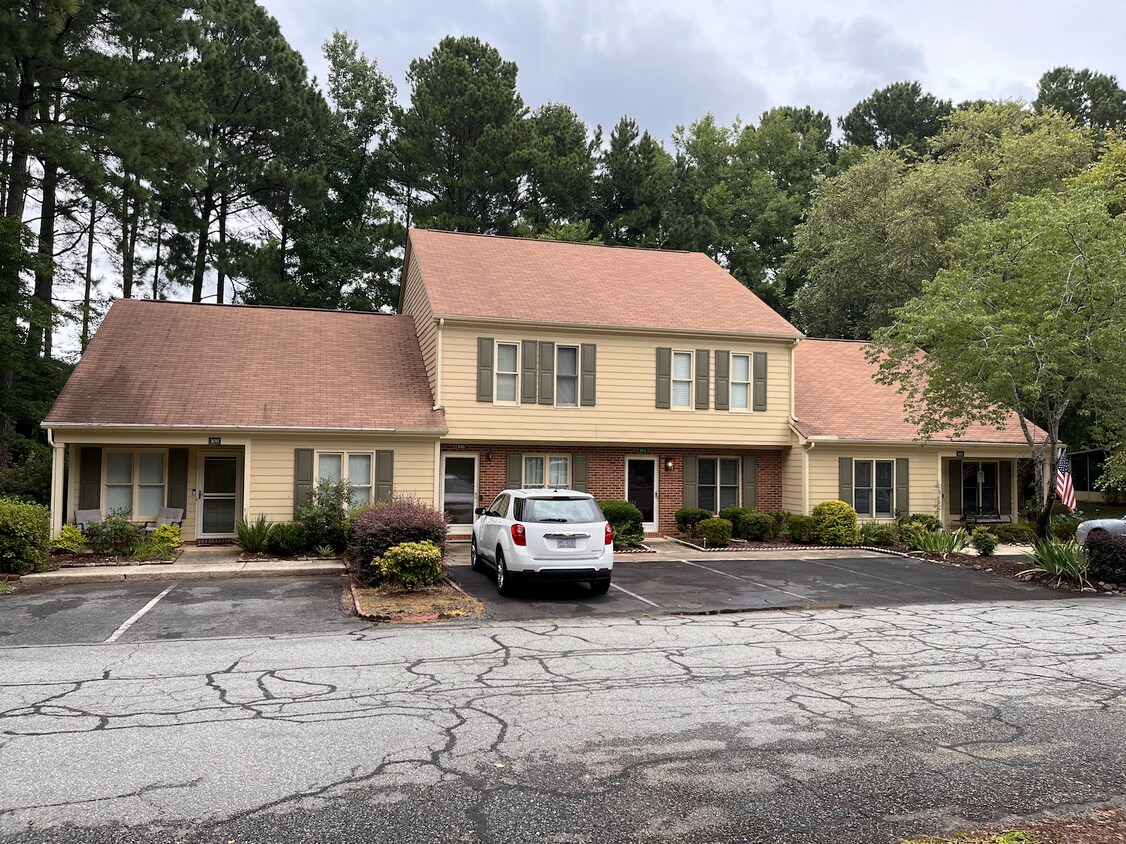 Primary Photo - 104 Sparger Springs Ln