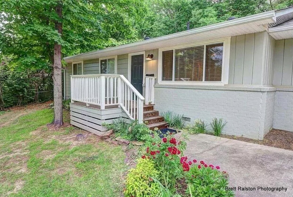 Primary Photo - Unbeatable 3 BD / 1 BA Ready 8/1