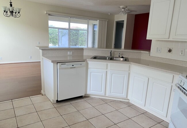 Building Photo - Carillon Lakes Home