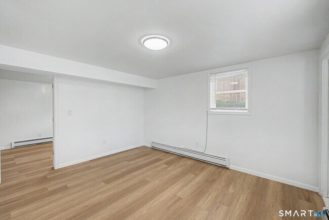 Foto del edificio - 22 Treat Ave