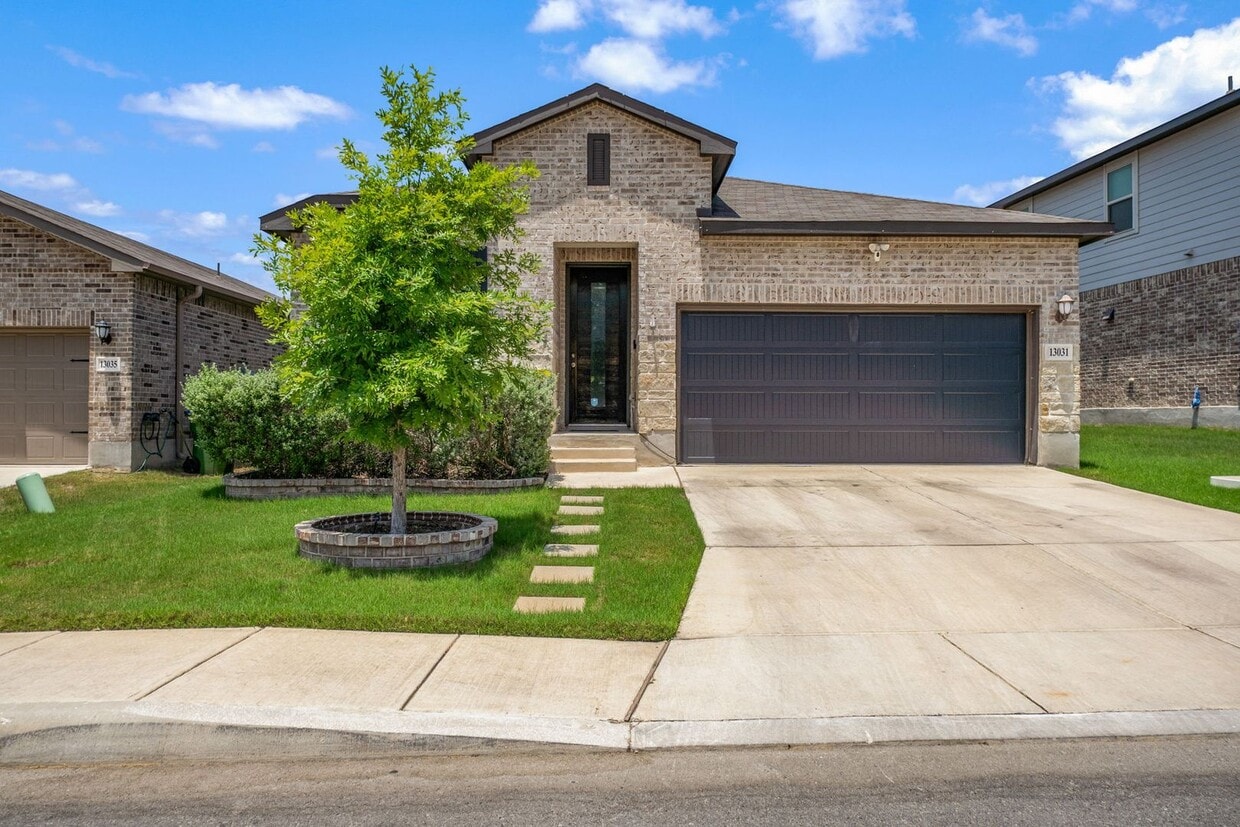 Primary Photo - Welcome to this beautiful 4-bedroom, 3-bat...