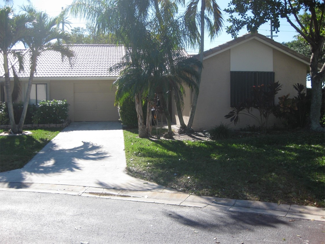 Primary Photo - 9926 Watermill Cir