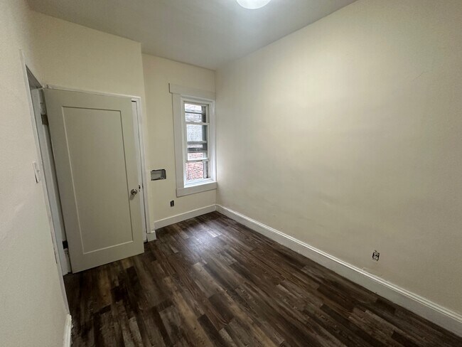 Building Photo - 4411 N Gratz St