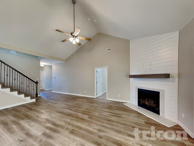 Building Photo - 476 Woodtrace Dr