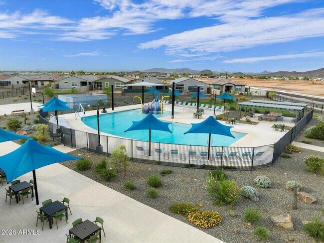 Foto del edificio - 15875 W Cottontail Ln