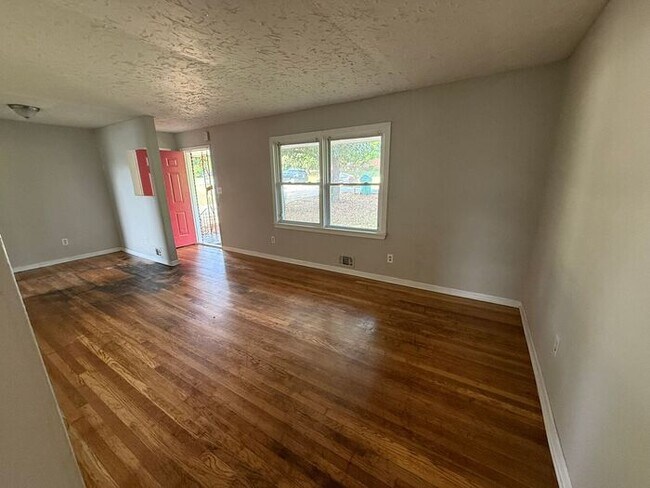 Foto del edificio - Charming 4-Bedroom Home in Forest Park, GA – Recently Renovated!