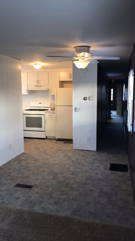 Foto principal - Nicely remodeled two bedroom one bath mobi...