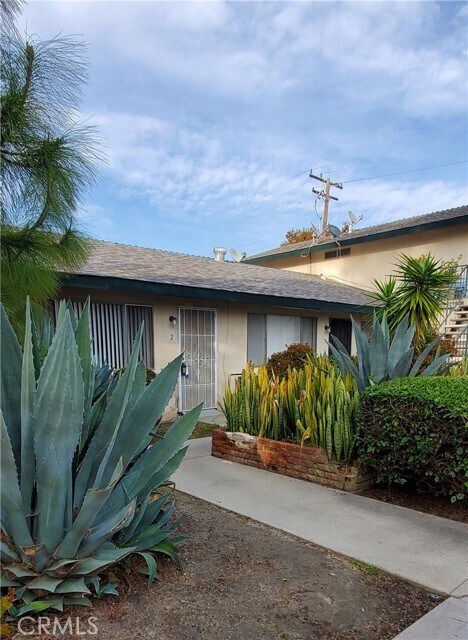 Primary Photo - 2072 S Nautical St