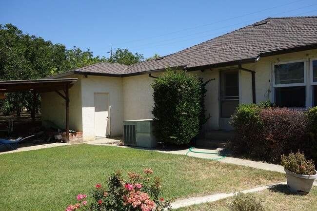 Foto del edificio - ? Charming Country Home Available November! ?