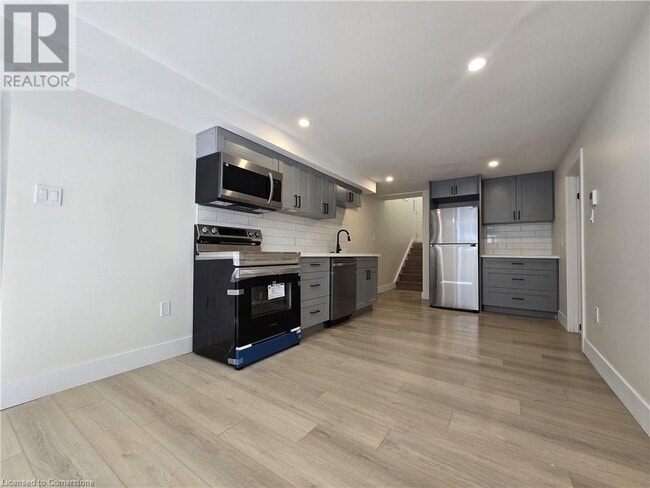 Building Photo - 404 Forest Hill Dr