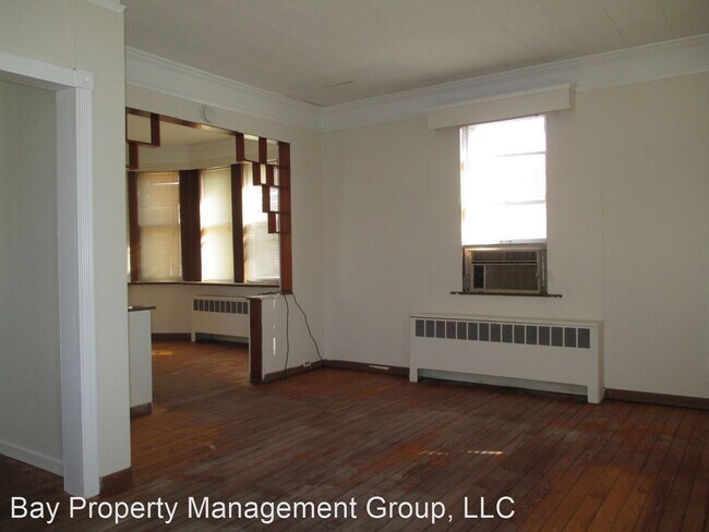 Building Photo - 2 br, 1.5 bath House - 120 W. Hilltop Road
