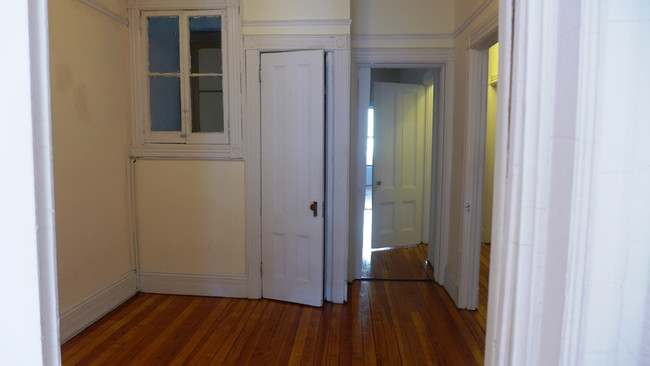 Building Photo - 413 3rd St