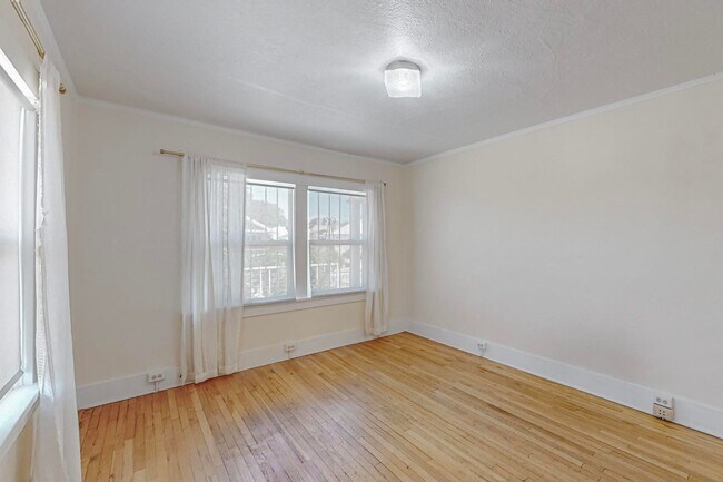 Building Photo - Two Bedroom One Bath home or sweet little ...