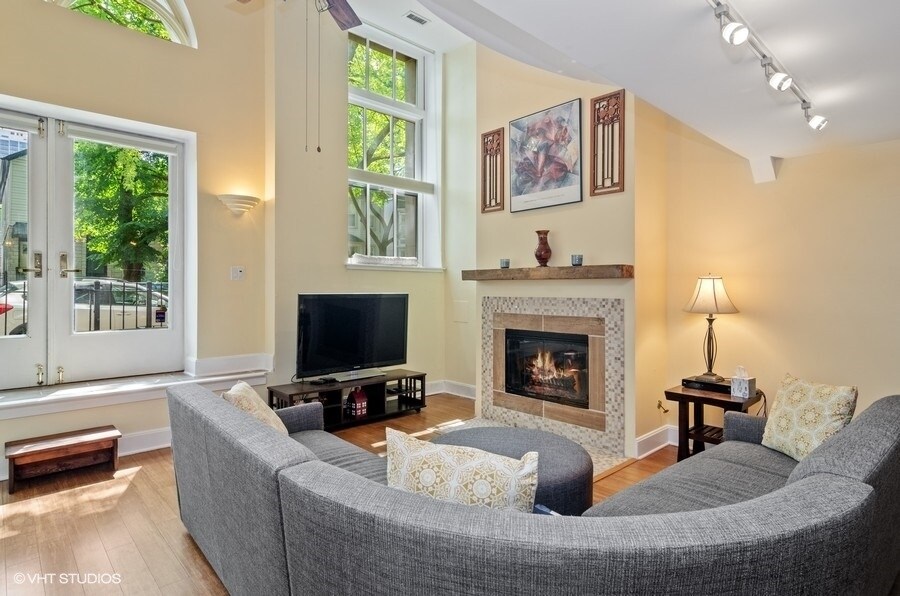 Primary Photo - 1660 N Hudson Ave