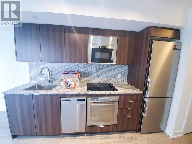 Photo du bâtiment - 5 Mabelle Ave