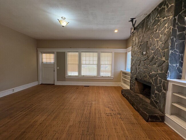 Building Photo - 2585 Napier Ave