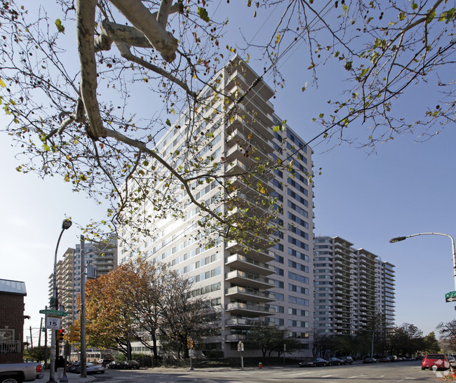 Building Photo - The Philadelphian Condominiums