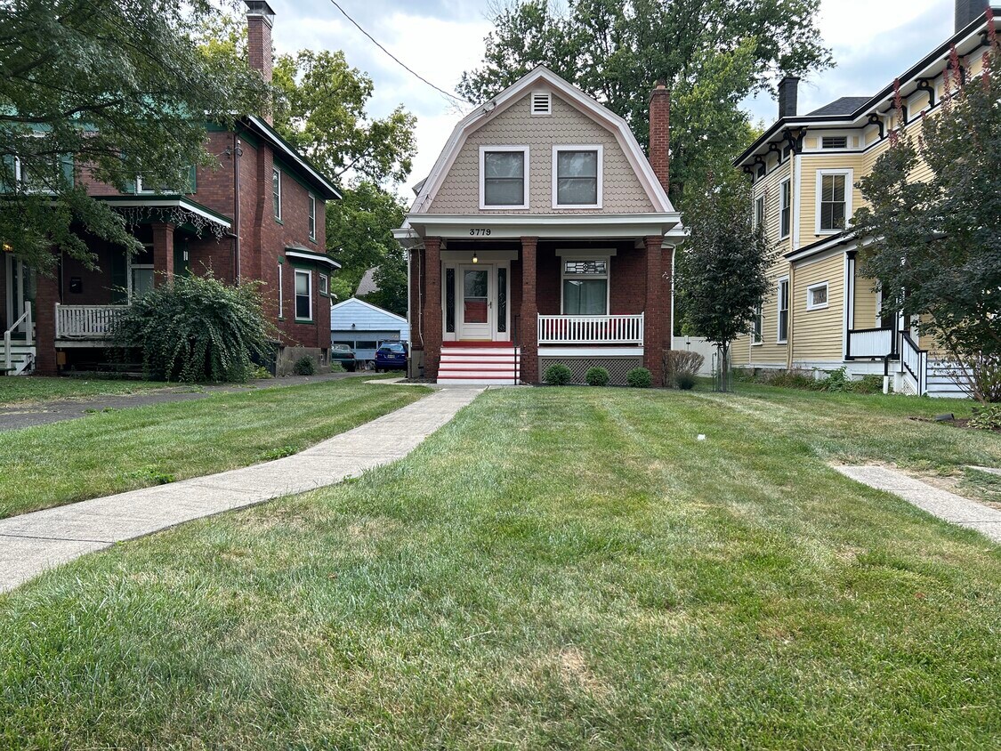 Primary Photo - 3779 Hyde Park Ave
